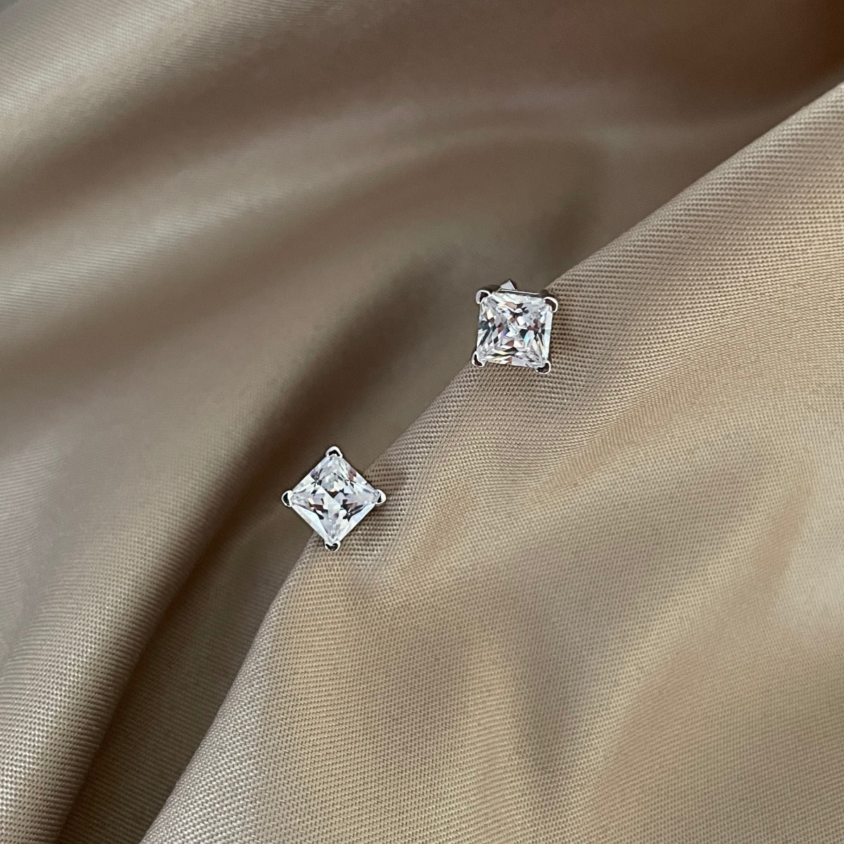 [AuraEcho]Delicate Square Shape Earrings