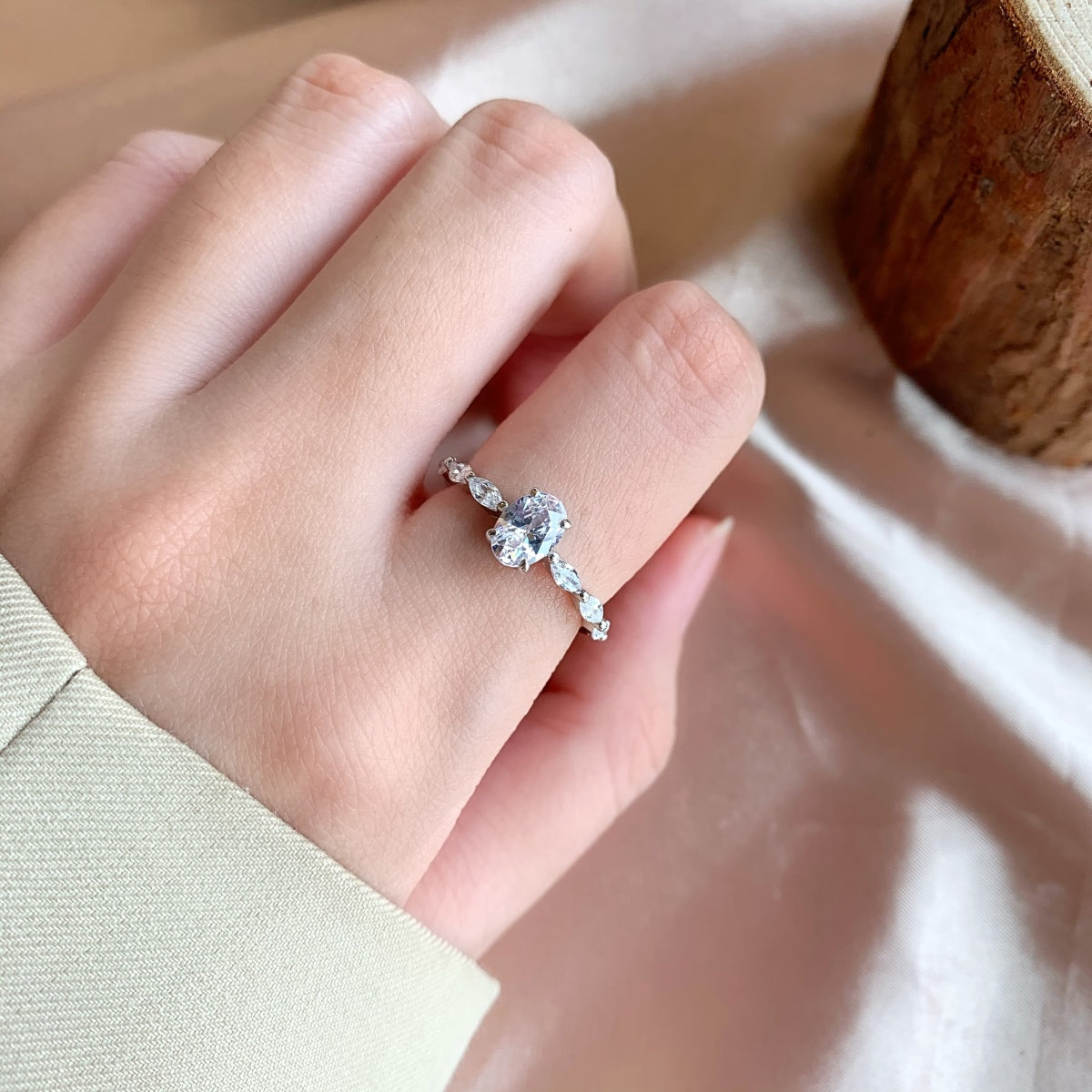 [AuraEcho]0.75 Carat Luxurious Vibrant Elongated Cushion Cut Daily Ring