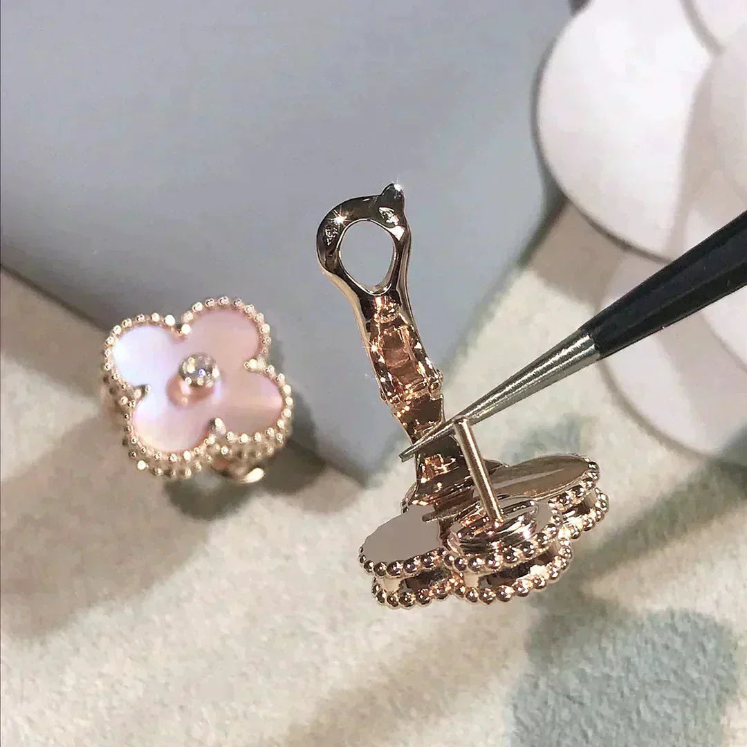 [AuraEcho]CLOVER MEDIUM 1 MOTIFS  PINK MOP DIAMOND EARRINGS