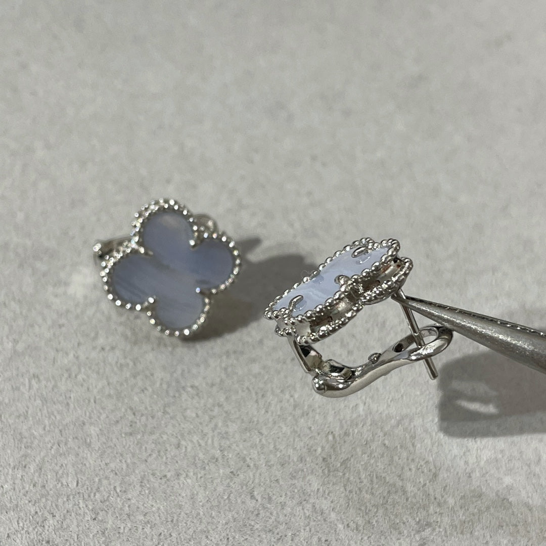 [AuraEcho]CLOVER CHALCEDONY SILVER STUD EARRINGS