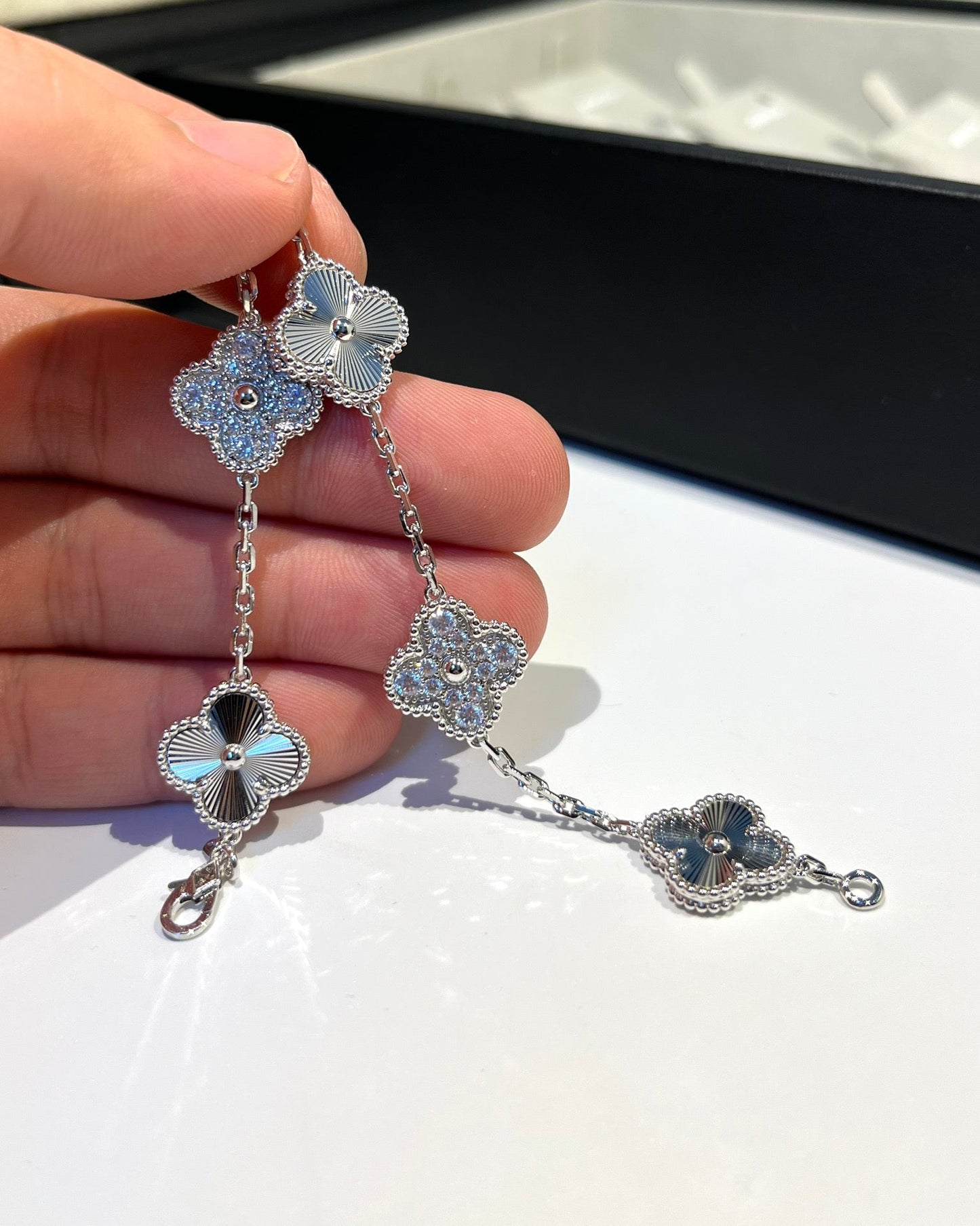 [AuraEcho]CLOVER 5 MOTIF SILVER DIAMOND BRACELET