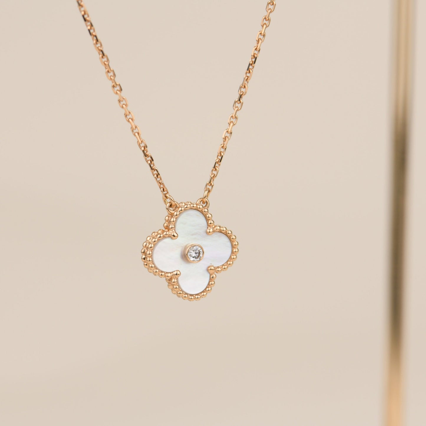 [AuraEcho]CLOVER 15MM DIAMOND WHITE FRITILLARIA NECKLACE