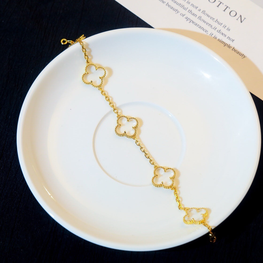 [AuraEcho]CLOVER 5 MOTIF ROCK CRYSTAL BRACELET