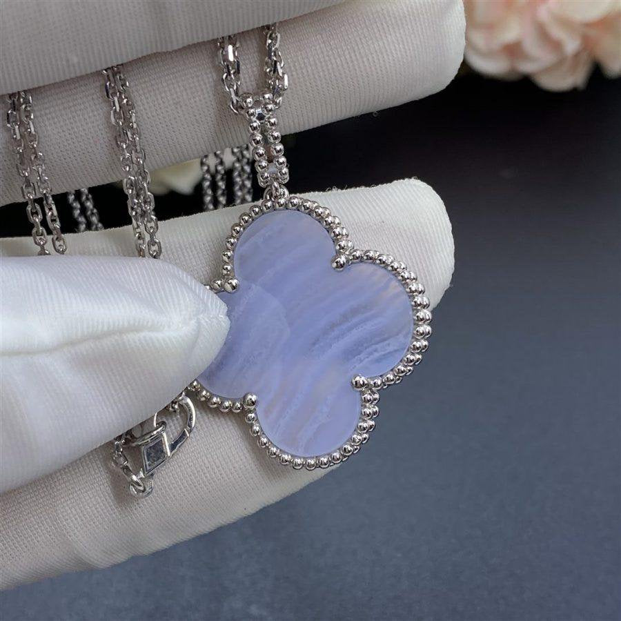 [AuraEcho]CLOVER SILVER CHALCEDONY BIG CLOVER NECKLACE